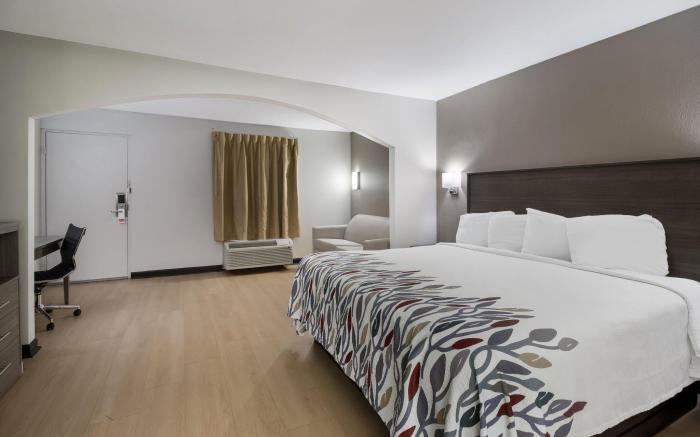 Red Roof Inn & Suites Jackson, TN