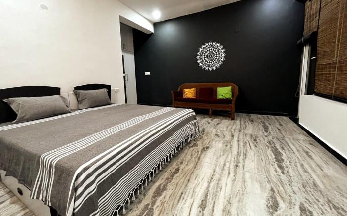 Metro Connected, Gr. Noida- 1BHK/Parkview Homestay