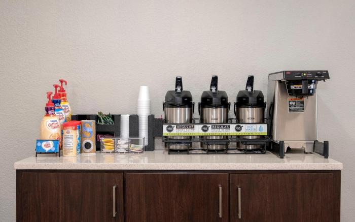 Red Roof PLUS+ Jacksonville - Southpoint