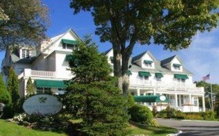 Spruce Point Inn Resort & Spa