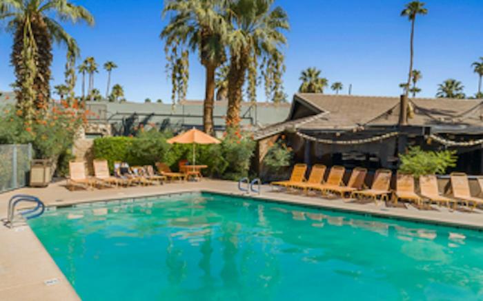 Caliente Tropics Hotel