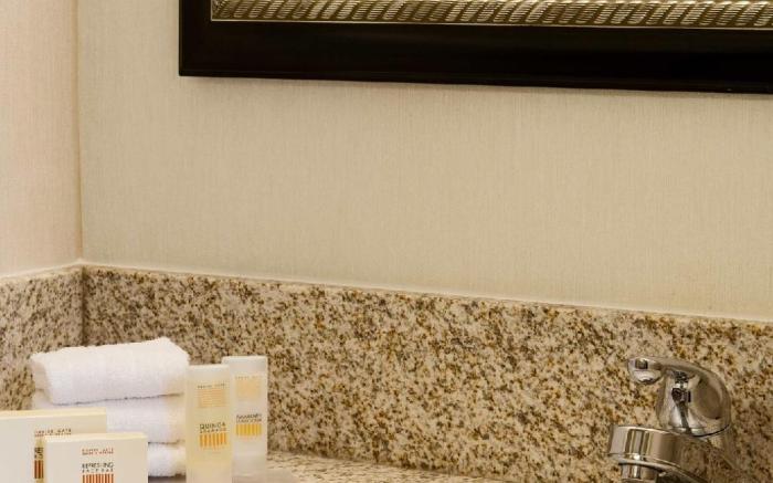 Courtyard by Marriott Houston Hobby Airport