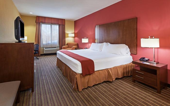 Holiday Inn Express & Suites Cleveland By IHG