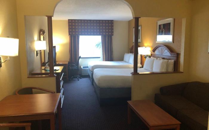 Holiday Inn Express and Suites Fort Lauderdale Airport West By IHG