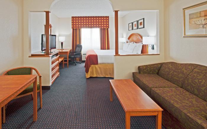 Holiday Inn Express and Suites Fort Lauderdale Airport West By IHG
