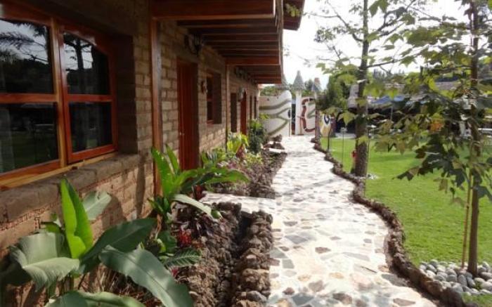 Paradise Hotel Boutique & Lounge