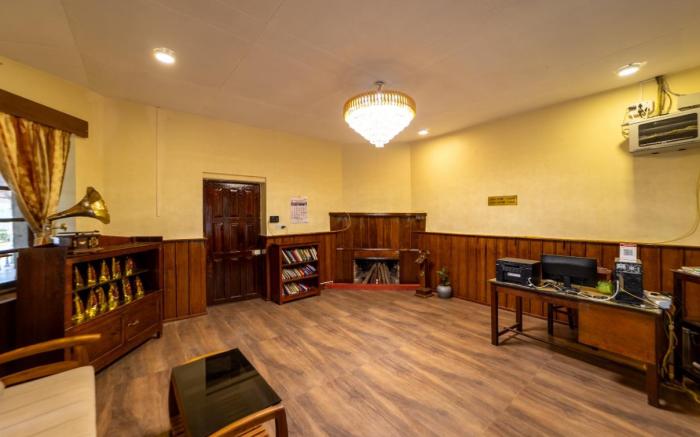 Harris Holiday Inn