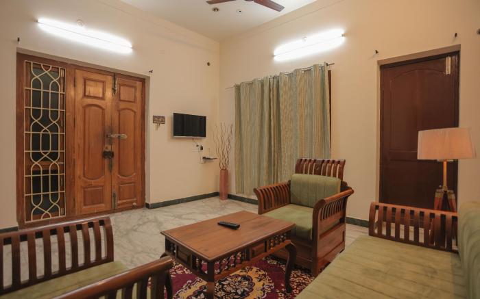 Comfy 2BHK Near Rock Beach