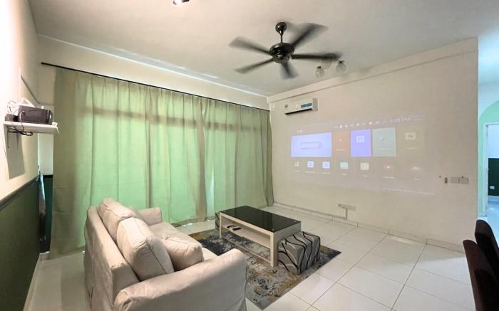 SkyLoft Projector Home | 3bed2Bath Bukit Indah