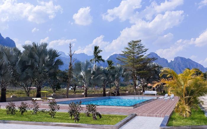 Vang Vieng Romantic Mountain View Resort