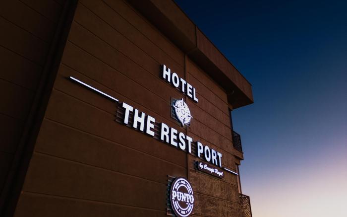 The Rest Port Hotel