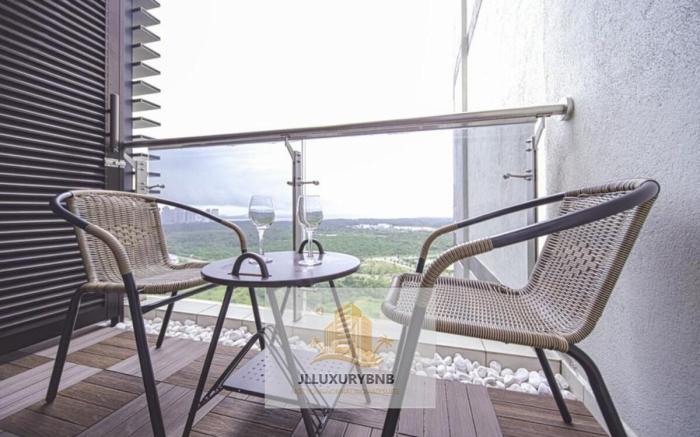 Meridin Executive Suite 4 Room (Level 31)