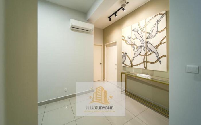 Meridin Executive Suite 4 Room (Level 31)