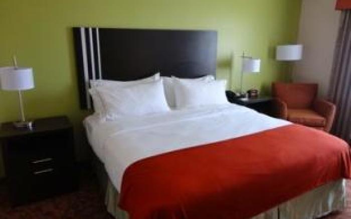 Holiday Inn Express Kenedy By IHG