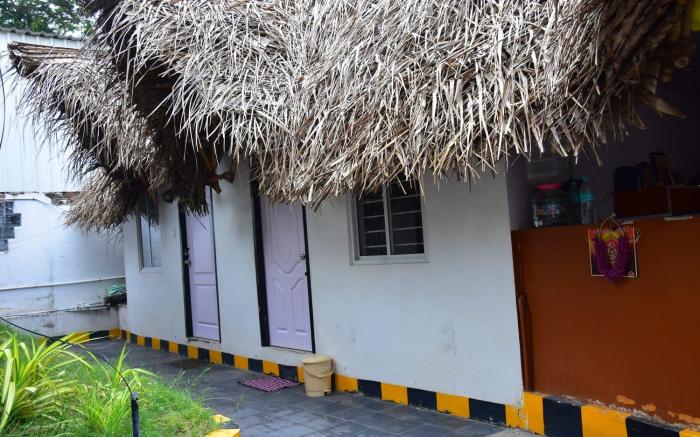 Paradise Beach Hut House