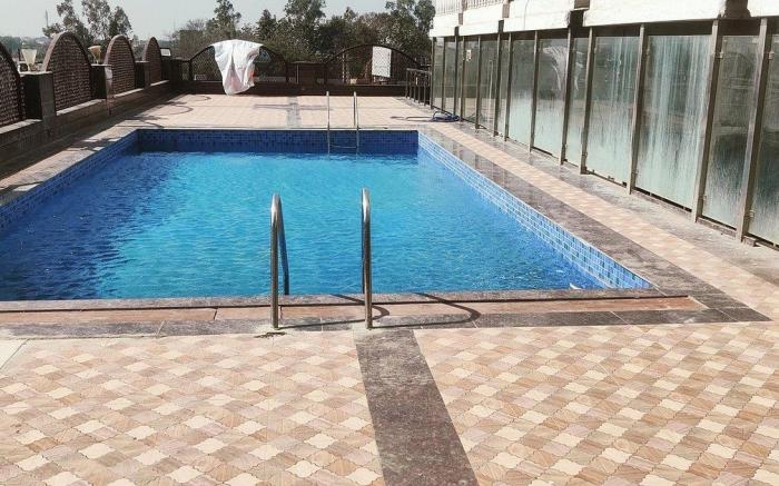 New Lotus Paradise Hotel