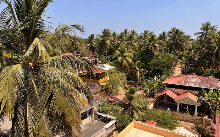 Spacious 2BHK apartment with AC and Balconies 