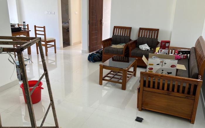 Spacious 2BHK apartment with AC and Balconies 