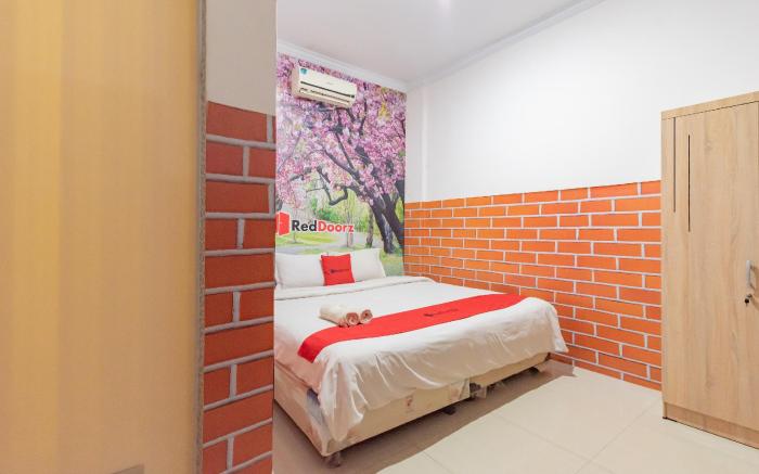 RedDoorz @ Jalan Krakatau Medan