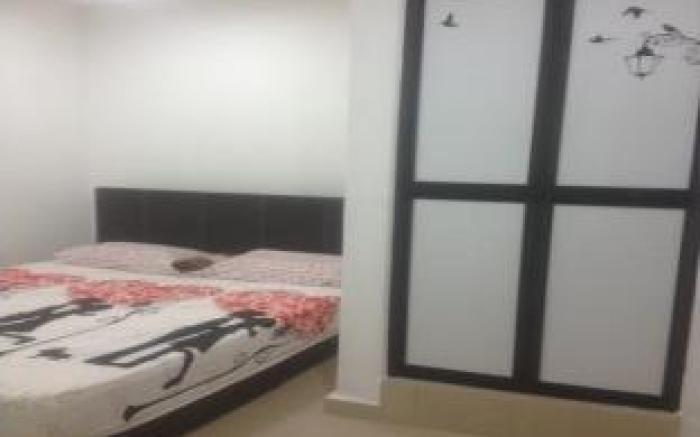 Four Rooms Golden Shower  24 hours check in