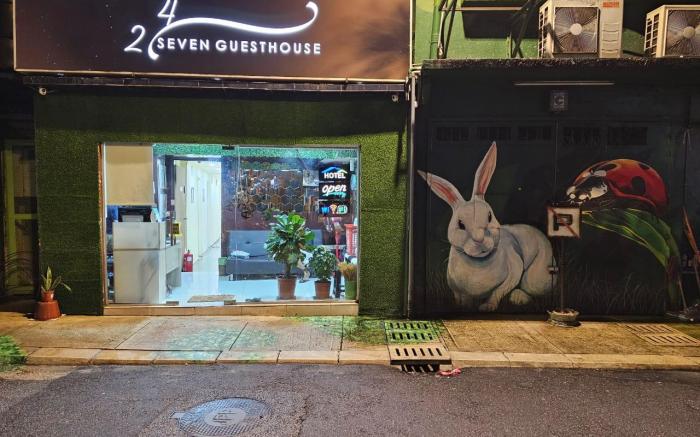 24Seven Guesthouse 