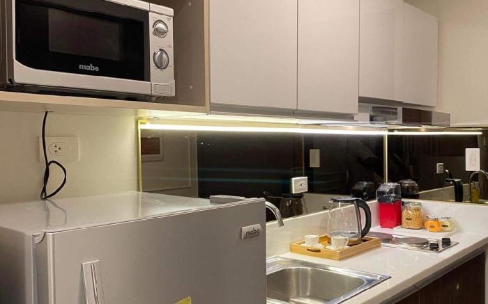 Venus Suite by YourNest @ Air Residences / Mall