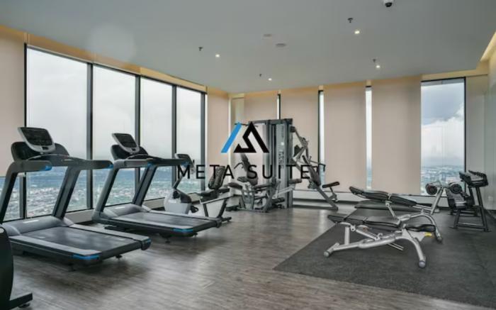 Sky pool 4 star hotel grade stay in i-City 21N
