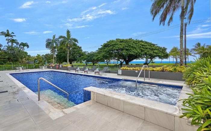 Cairns Harbourside Hotel