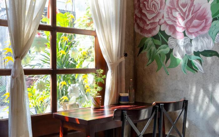 FLOWER BEACHSTAY & COFFEE