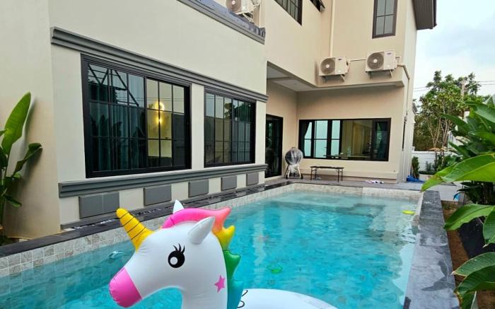 Brittany Pool villa