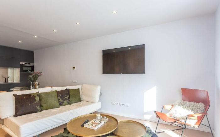 Rentals: Sant Gervasy apt, big terrace