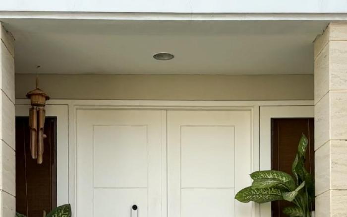 Cozy Botanical Garden House