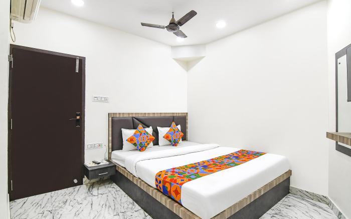 FabExpress SR Royale - Nr. Sealdah Station