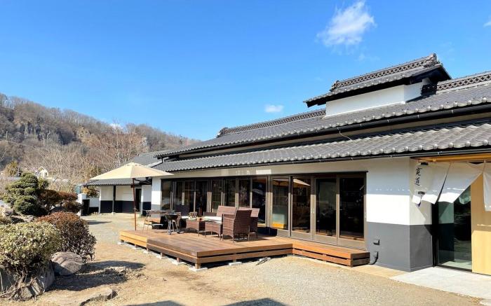 A villa overlooking Mt. Fuji and Mt. Yatsugatake.