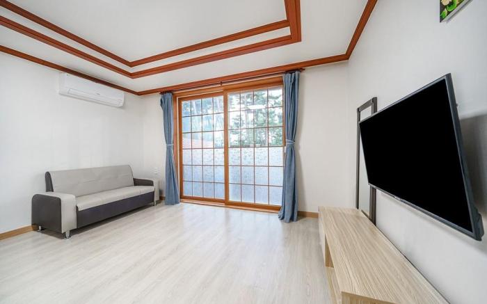 Taean Mongsanpo Hyulim Pension