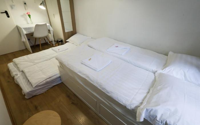 Pest-port Apartment-room 2