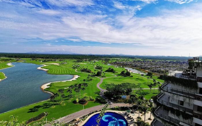 Xtu Golf Villa Forest City Five-Bedroom Detached Villa