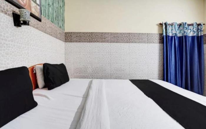 Goroomgo Pyrenees Home Stay Agra