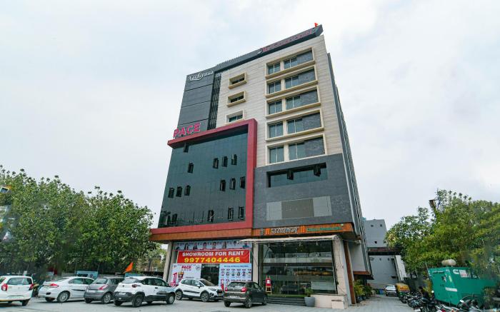 Hotel The Grand 