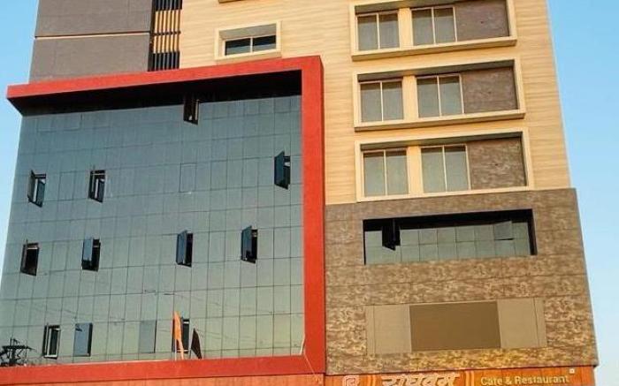 Hotel The Grand 