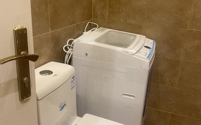 شقه فاخره غرفه وصاله بحي حطين دخول ذكي