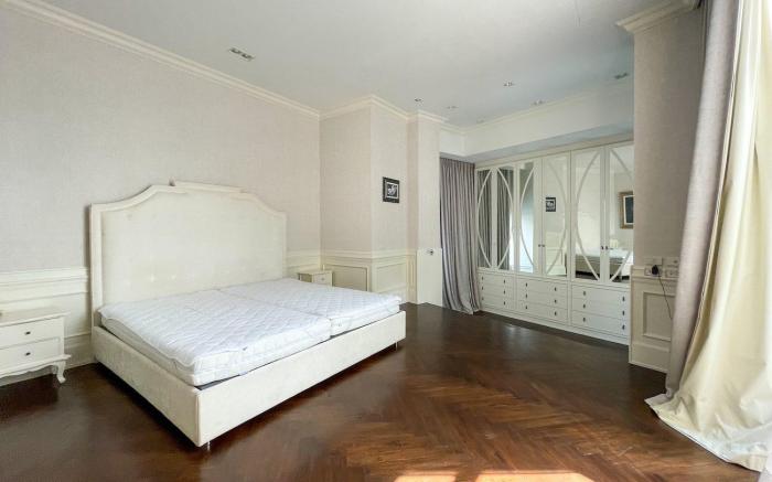Breathtaking Oasis Pool Villa w/Jacuzzi in Ekkamai