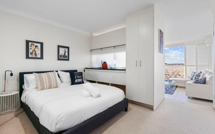 Top Floor Apartment with Balcony in Great Location