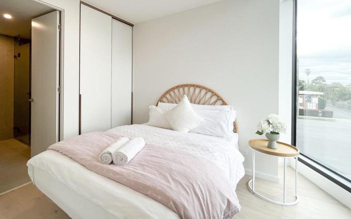 Modern Luxury 2B2B Sky Garden SmartTV