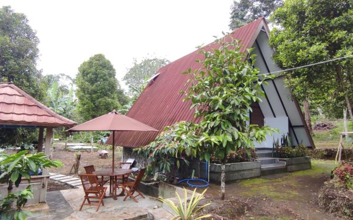 Jon's Paradise Villa and Resto