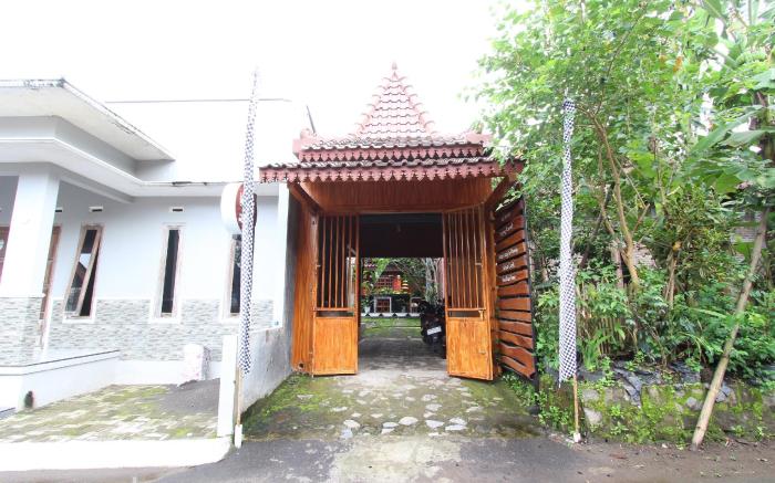 OYO 93789 Mbah Carik Homestay Syari'ah