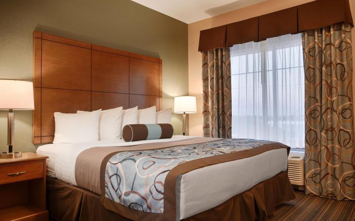 Best Western Plus Seminole Hotel and Suites