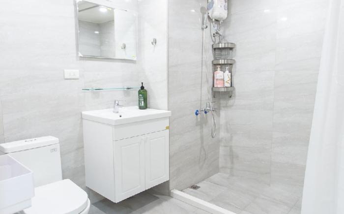 Opposite Taipei Main Station, elegant-style room