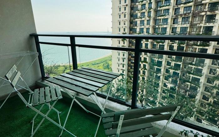 Seaview 2B1R cozy condo forest city