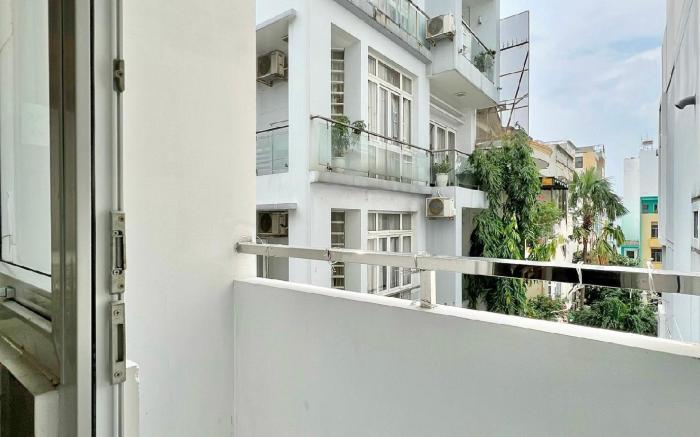 EMERALD APARTMENTS